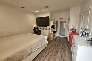 718 SE 12th Ter, Homestead, FL 33033 - Photo 11