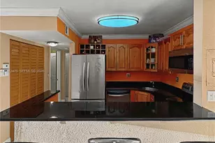 9417 SW 76th St, Miami, FL 33173 - Photo 5