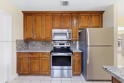 18049 SW 152nd Ave, Miami, FL 33187 - Photo 9