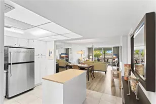 9523 S Hollybrook Lake Dr, Pembroke Pines, FL 33025 - Photo 5