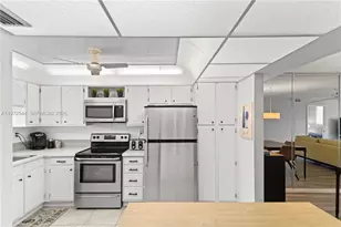 9523 S Hollybrook Lake Dr, Pembroke Pines, FL 33025 - Photo 3