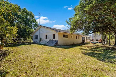 19401 SW 264th St, Homestead, FL 33031 - Photo 13