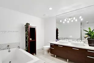 253 NE 2nd St, Miami, FL 33132 - Photo 5