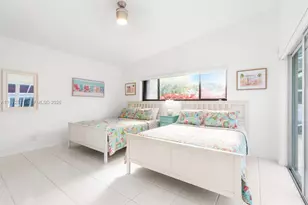 811 N Highland Dr, Hollywood, FL 33021 - Photo 11