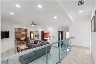 811 N Highland Dr, Hollywood, FL 33021 - Photo 5