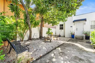 1460 NW 2nd St, Miami, FL 33125 - Photo 11
