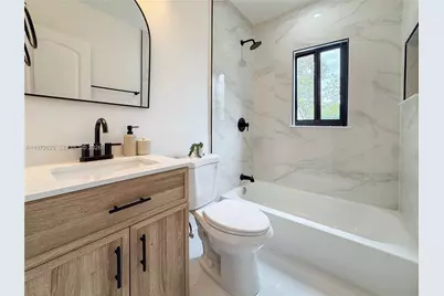 1035 NW 64th St, Miami, FL 33150 - Photo 15