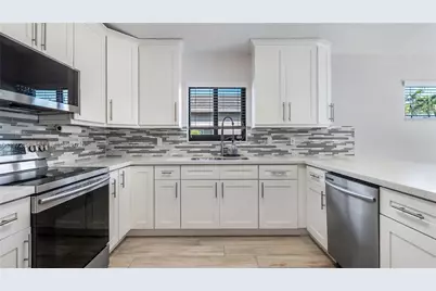 9986 NW 52nd St, Sunrise, FL 33351 - Photo 5