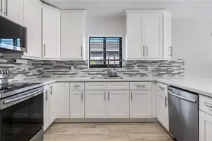 9986 NW 52nd St, Sunrise, FL 33351 - Photo 5