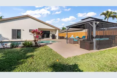 9986 NW 52nd St, Sunrise, FL 33351 - Photo 33