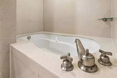 6801 Collins Ave #1401, Miami Beach, FL 33141 - Photo 23