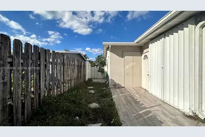 8450 NW 26th St, Sunrise, FL 33322 - Photo 27