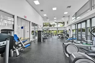 2950 NE 188th St, Aventura, FL 33180 - Photo 25