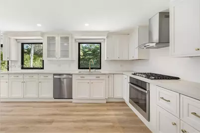 7111 SW 63rd Ave, South Miami, FL 33143 - Photo 9