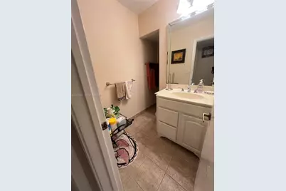 5724 S Bayberry Ln, Tamarac, FL 33319 - Photo 15