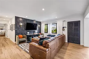 2421 NE 187th St, Miami, FL 33180 - Photo 9