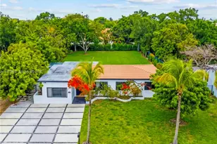 2421 NE 187th St, Miami, FL 33180 - Photo 37