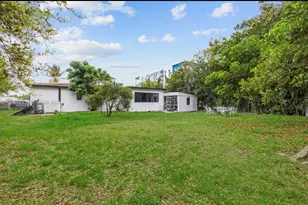 2421 NE 187th St, Miami, FL 33180 - Photo 35