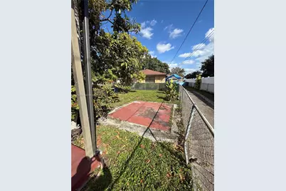 831 NW 34th Ave, Miami, FL 33125 - Photo 15