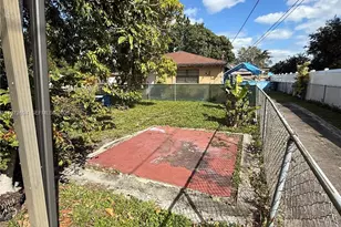 831 NW 34th Ave, Miami, FL 33125 - Photo 15