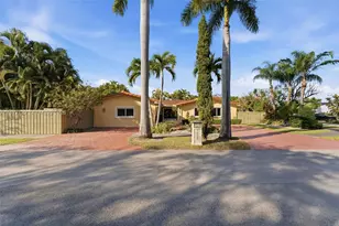 9475 SW 70th St, Miami, FL 33173 - Photo 3