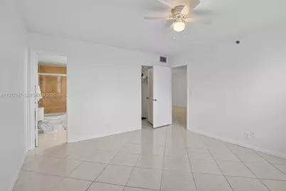 3300 W Rolling Hills Cir #302, Davie, FL 33328 - Photo 15