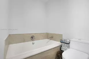 488 NE 18th St, Miami, FL 33132 - Photo 17