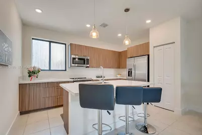 4652 NW 83rd Ave, Doral, FL 33166 - Photo 9