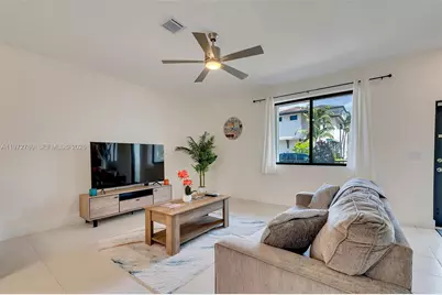 4652 NW 83rd Ave, Doral, FL 33166 - Photo 5