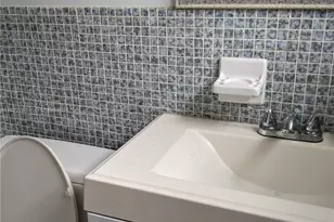 300 NE 191st St, Miami, FL 33179 - Photo 5