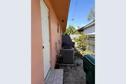 1845 NW 6th St #1845, Miami, FL 33125 - Photo 9