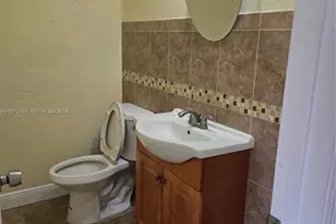 6240 NW 114th St, Hialeah, FL 33012 - Photo 21