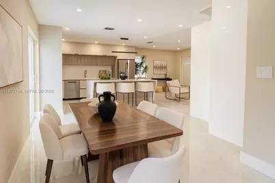 1399 NE 38th St, Oakland Park, FL 33334 - Photo 11