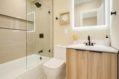 1399 NE 38th St, Oakland Park, FL 33334 - Photo 13