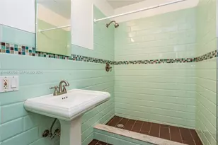 330 NE 86th St, El Portal, FL 33138 - Photo 17