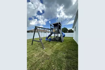 104 NW 9th St #3, Hallandale Beach, FL 33009 - Photo 9