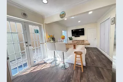 8648 NW 1st Ln, Miami, FL 33126 - Photo 9