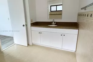 800 NE 199th St, Miami, FL 33179 - Photo 9