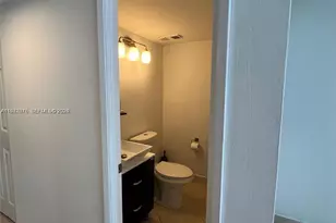 600 NE 36th St, Miami, FL 33137 - Photo 7