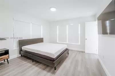 11080 Peachtree Dr, Miami, FL 33161 - Photo 9