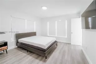 11080 Peachtree Dr, Miami, FL 33161 - Photo 9