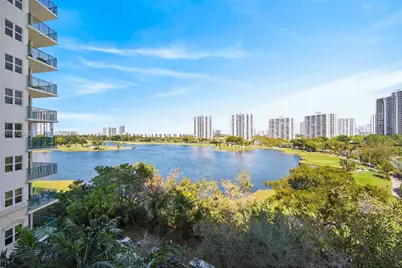 20000 E Country Club Dr #714, Aventura, FL 33180 - Photo 25