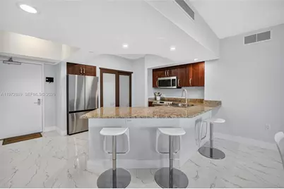 20000 E Country Club Dr #714, Aventura, FL 33180 - Photo 9