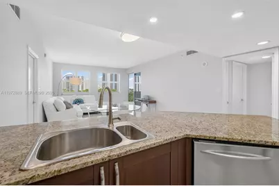 20000 E Country Club Dr #714, Aventura, FL 33180 - Photo 9