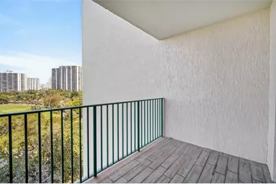 20000 E Country Club Dr #714, Aventura, FL 33180 - Photo 23