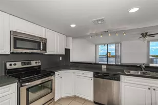 555 NE 15th St, Miami, FL 33132 - Photo 13