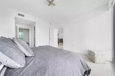 200 Biscayne Boulevard Way #3811, Miami, FL 33131 - Photo 17