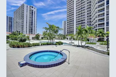 20281 E Country Club Dr #2403, Aventura, FL 33180 - Photo 3