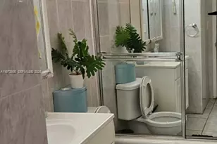 400 Kings Point Dr, Sunny Isles Beach, FL 33160 - Photo 17