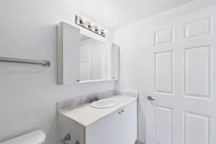 275 NE 18th St, Miami, FL 33132 - Photo 11